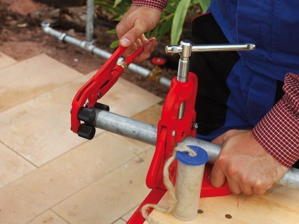 Устройство для обработки края резьбы 3/8-2 Устройство для обработки края резьбы 3/8-2