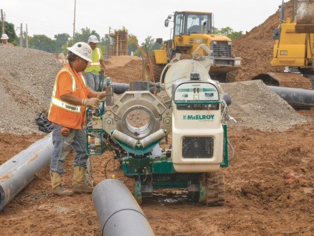 Самоходная машина McElroy TracStar 412 в работе Самоходная машина McElroy TracStar 412 в работе